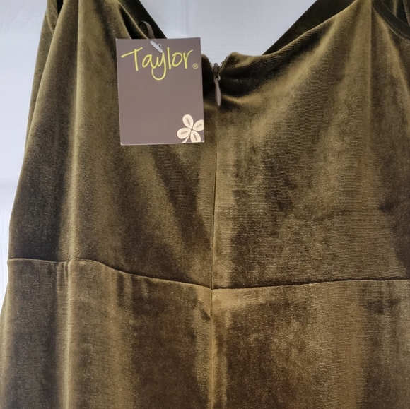 TAYLOR Olive Cowl-Neck Sleeveless Velvet Dress Sz 2 - Picture 7 of 8